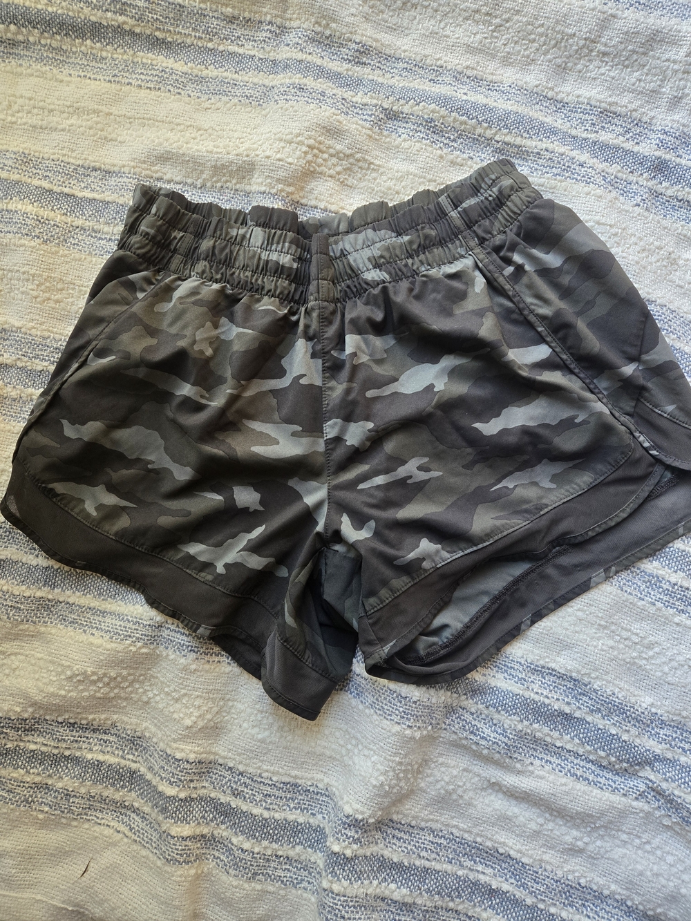 Athleta Women's Green Camo Performance Shorts